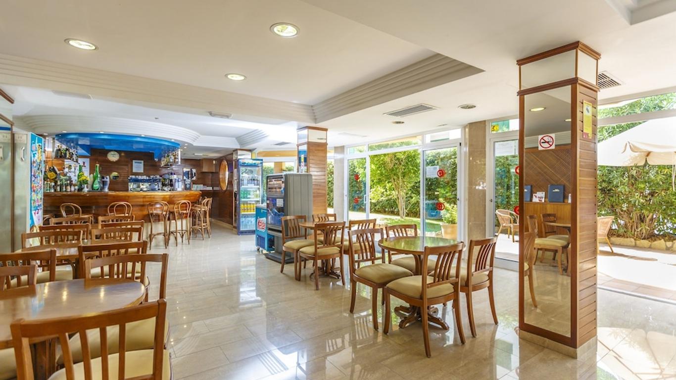Hotel Golf Beach desde 8 €. Hoteles en Santa Ponça - KAYAK