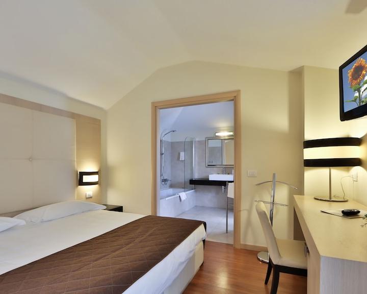 Regal Hotel desde 47 €. Hoteles en Brescia - KAYAK