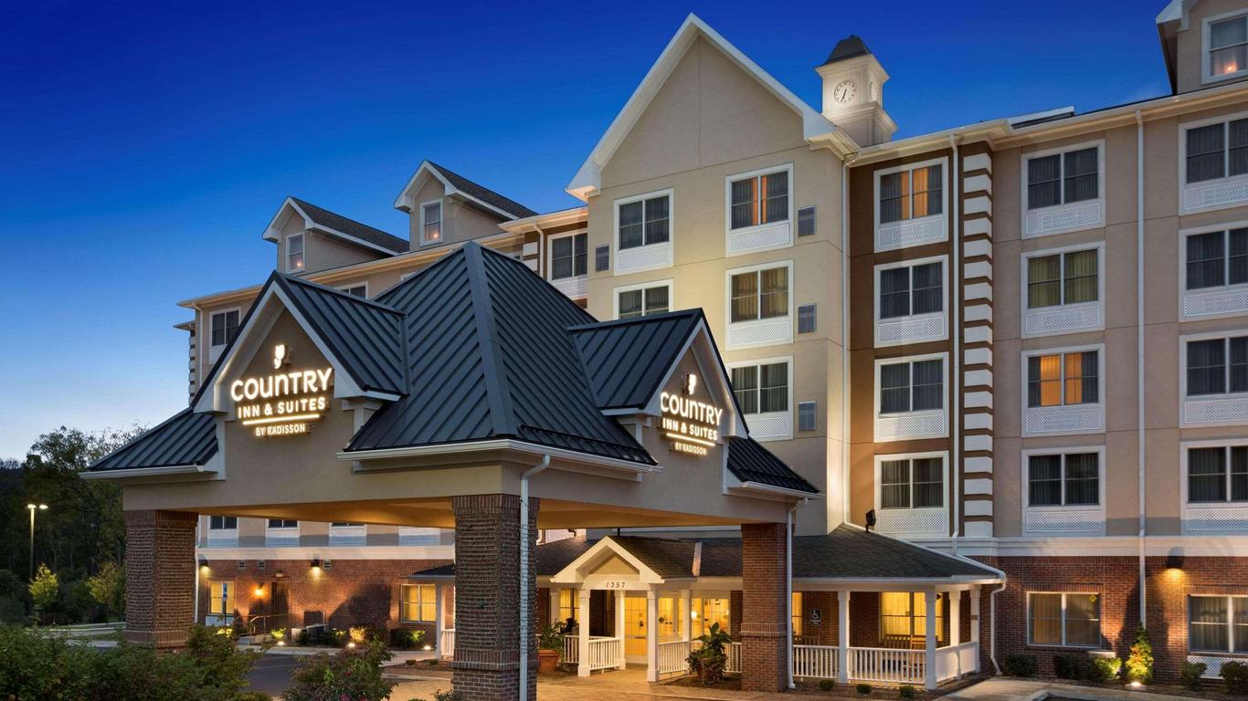 Country Inn & Suites by Radisson State College, PA